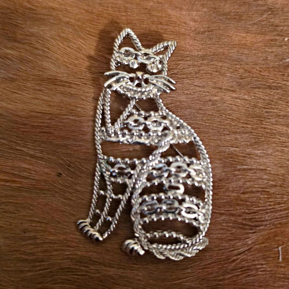 Vntg SilverTone Sitting Cat Brooch Pin Openwork Twisted Rope Filigree Kitty 3"